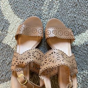 Wedge tan sandal